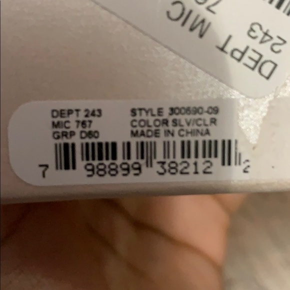 Dillard’s flower size 9 ring - Picture 5 of 6